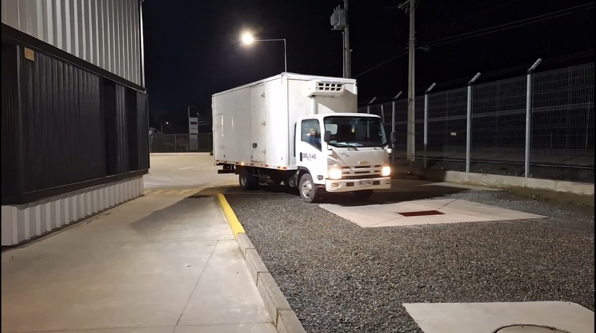 Intensa carga y descarga de congelados, abarrotes y verduras del Programa de Alimentación Escolar